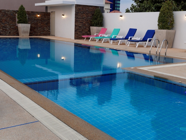 Imagen de la piscina del Hotel Pattaya Blue Sky. Foto 15