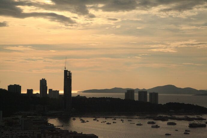 Imagen general del Hotel Pattaya Central Sea View Pool Suite. Foto 15