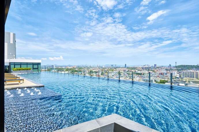 Imagen general del Hotel Pattaya Central Sea View Pool Suite. Foto 1