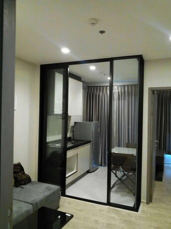 Imagen de la habitación del Hotel Pattaya Central Sea View Pool Suite. Foto 19