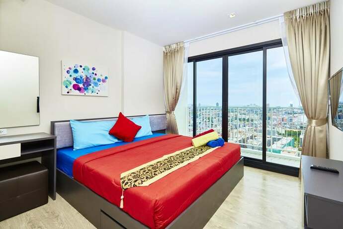 Imagen de la habitación del Hotel Pattaya Central Sea View Pool Suite. Foto 27