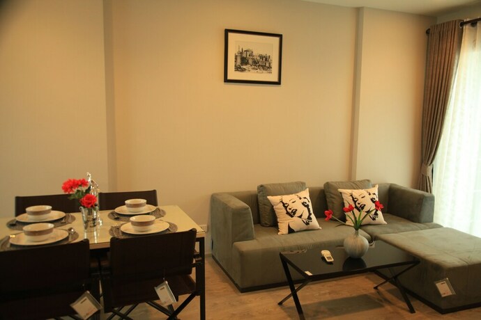 Imagen de los interiores del Hotel Pattaya Central Sea View Pool Suite. Foto 37