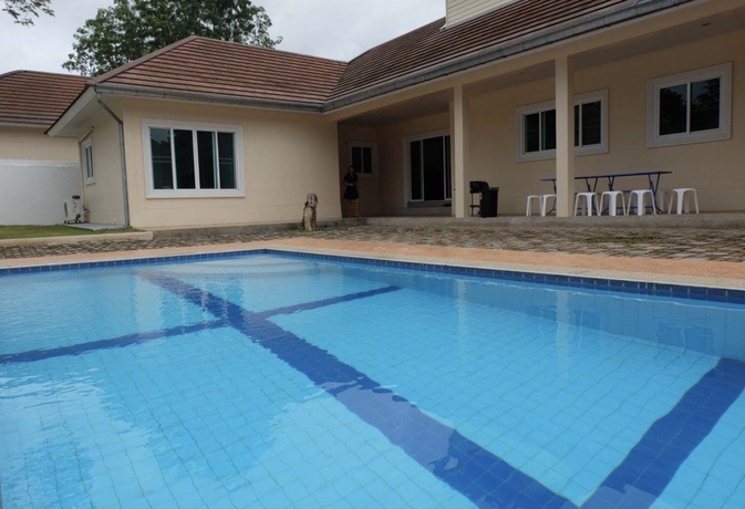 Imagen de la piscina del Hotel Pattaya Longstay Village 3. Foto 19
