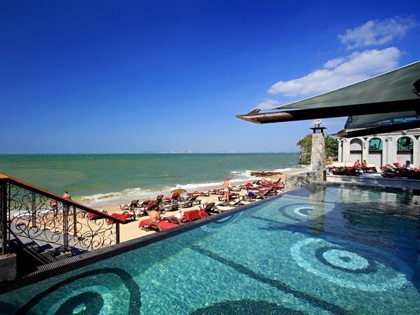 Imagen de la piscina del Hotel Pattaya Modus Beachfront Resort. Foto 11