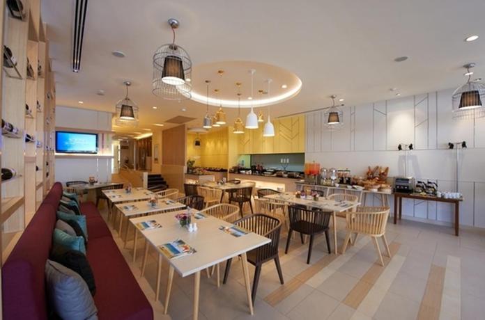 Imagen del bar/restaurante del Hotel Pattaya Sea View. Foto 4
