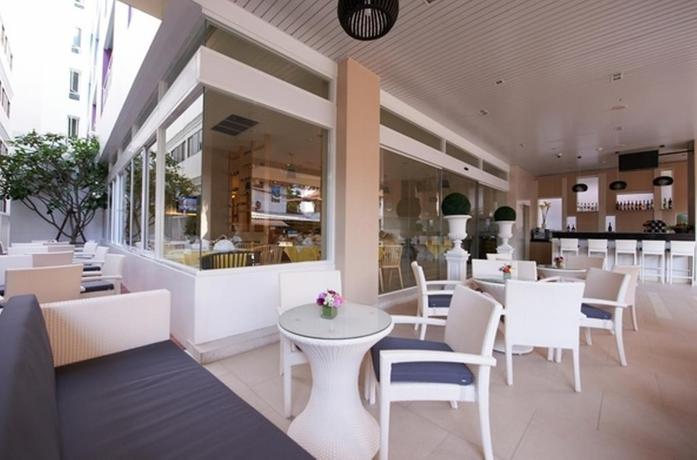 Imagen del bar/restaurante del Hotel Pattaya Sea View. Foto 5