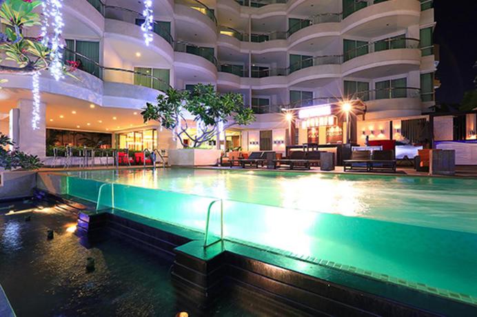 Imagen de la piscina del Hotel Pattaya Sea View. Foto 18