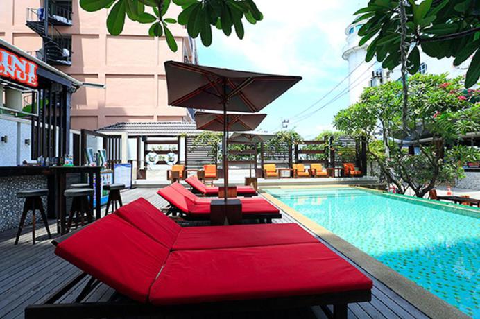Imagen de la piscina del Hotel Pattaya Sea View. Foto 19