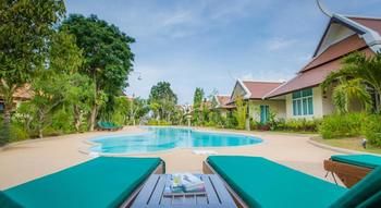 Imagen de la piscina del Hotel Pattra Vill Resort. Foto 16