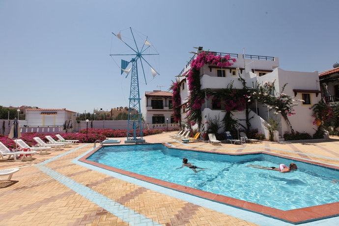 Imagen de la piscina del Hotel Paul Marie. Foto 12