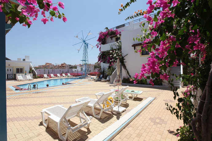 Imagen de la piscina del Hotel Paul Marie. Foto 14