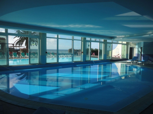 Imagen de la piscina del Hotel Paul do Mar. Foto 10