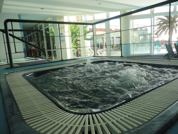 Imagen de la piscina del Hotel Paul do Mar. Foto 11