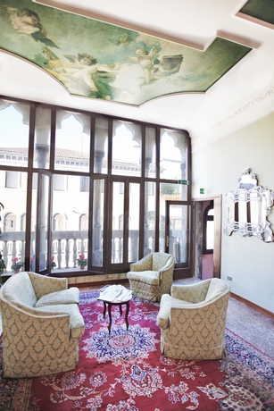 Imagen de los interiores del Hotel Pausania. Foto 7