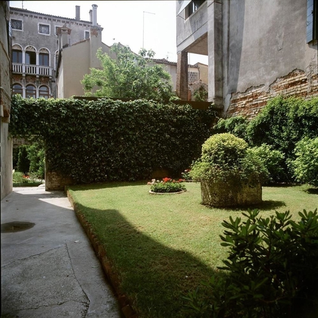 Imagen de los exteriores del Hotel Pausania. Foto 5