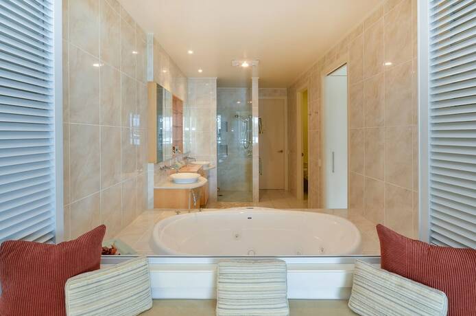 Imagen general del Hotel Pavilion 17 Oceanfront Ground Floor 4 Bedroom Heated Pool Plus Golf Buggy. Foto 1