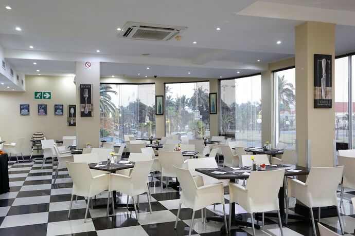 Imagen del bar/restaurante del Hotel Pavilion Durban. Foto 16