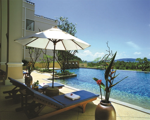 Imagen de la piscina del Hotel Pavilion Queen's Bay. Foto 7