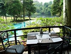 Imagen del bar/restaurante del Hotel Pavilion Rim Kwai Resort. Foto 2
