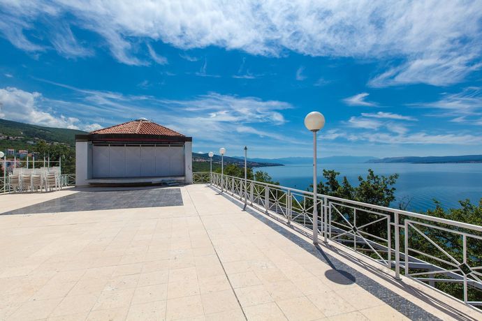 Imagen de los interiores del Hotel Paviljoni Kacjak. Foto 14