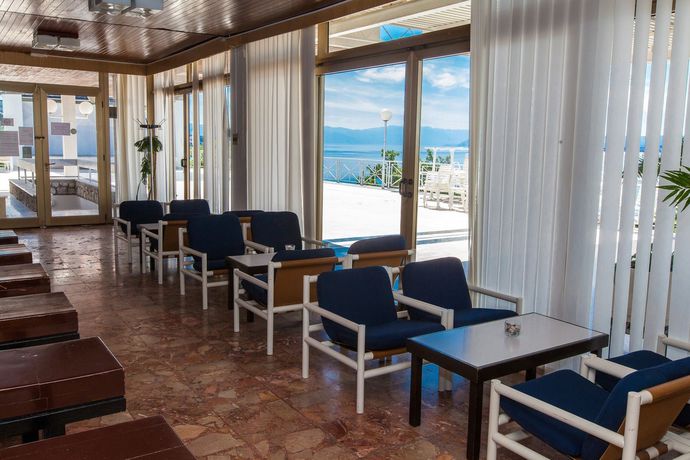 Imagen de los exteriores del Hotel Paviljoni Kacjak. Foto 6