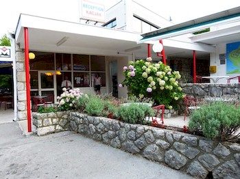 Imagen de los exteriores del Hotel Paviljoni Kacjak. Foto 11