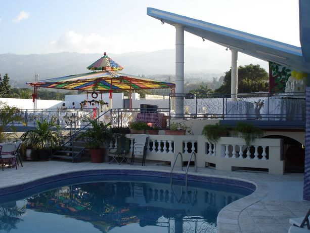 Imagen de la piscina del Hotel Pavillon Des Receptions and. Foto 15