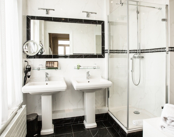 Imagen de la habitación del Hotel Pavillon Henri Iv – Restaurant Terrasse. Foto 12