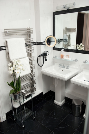 Imagen de la habitación del Hotel Pavillon Henri Iv – Restaurant Terrasse. Foto 16