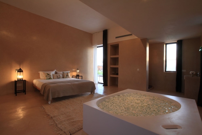 Imagen de la habitación del Hotel Pavillon Terra Ababila. Foto 7