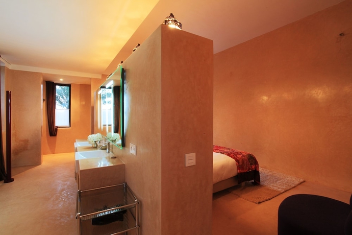 Imagen de la habitación del Hotel Pavillon Terra Ababila. Foto 10