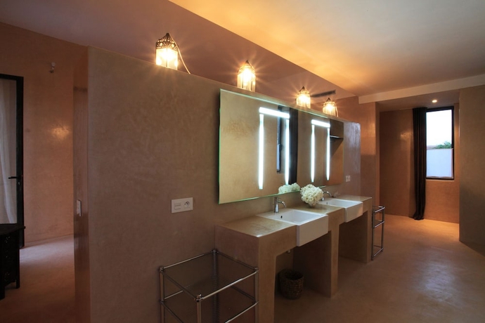 Imagen de la habitación del Hotel Pavillon Terra Ababila. Foto 12