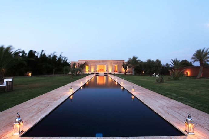 Imagen de la piscina del Hotel Pavillon Terra Ababila. Foto 18