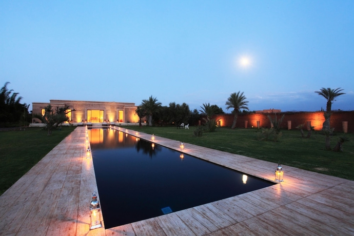 Imagen de la piscina del Hotel Pavillon Terra Ababila. Foto 19