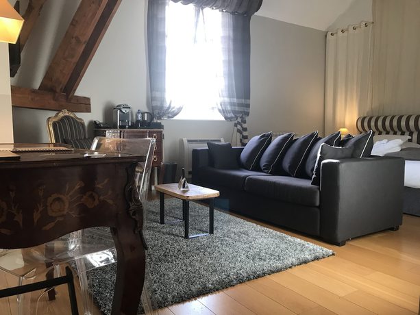 Imagen de la habitación del Hotel Pavillon du Chateau. Foto 4
