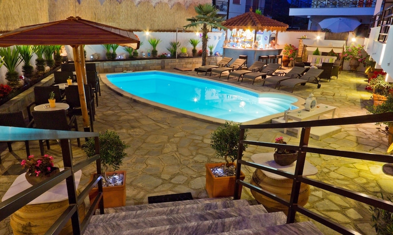 Imagen de la piscina del Hotel Pavlidis. Foto 17