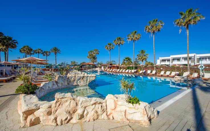 Imagen de la piscina del Hotel Pavlo Napa Beach. Foto 16