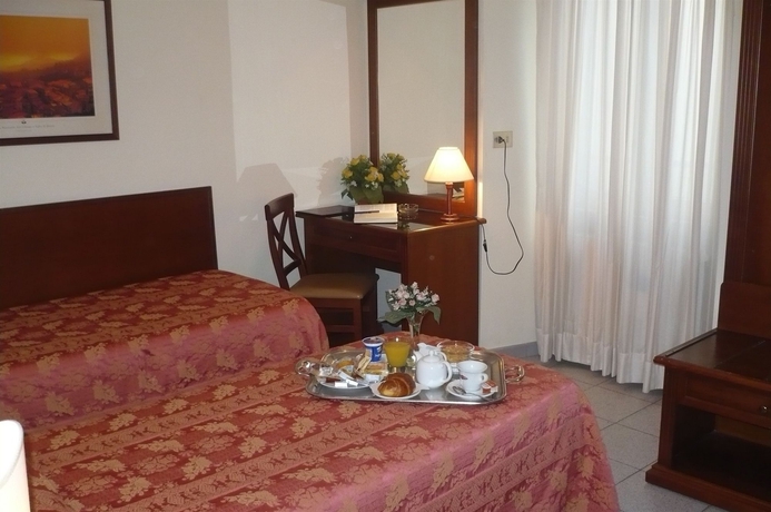 Imagen de la habitación del Hotel Pavone. Foto 6