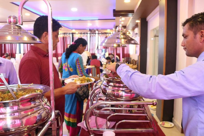 Imagen del bar/restaurante del Hotel Pawan International. Foto 8