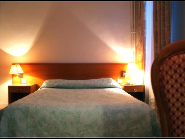 Imagen de la habitación del Hotel Pax Paris 18e. Foto 8