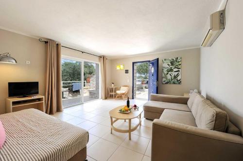 Imagen de la habitación del Hotel Paxos Beach. Foto 20