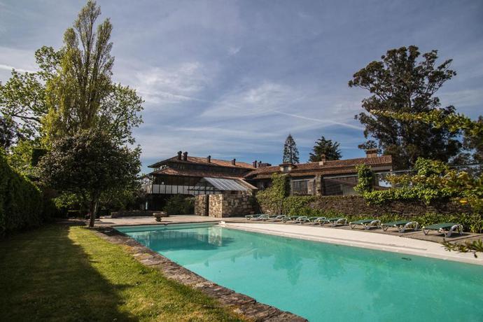 Imagen de la piscina del Hotel Pazo Da Merced. Foto 7