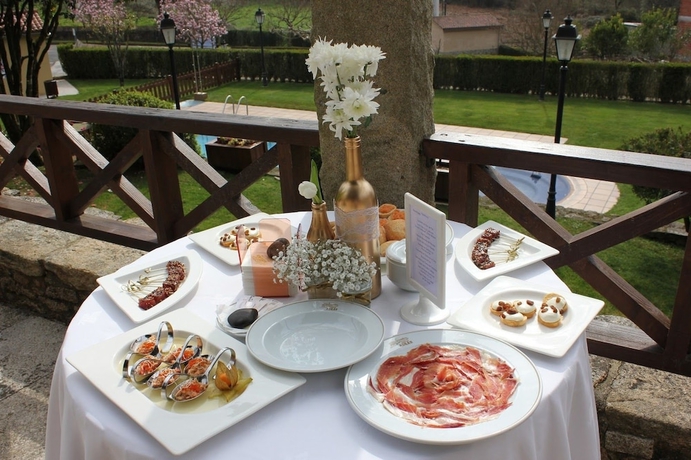 Imagen de los exteriores del Hotel Pazo De Adran. Foto 8