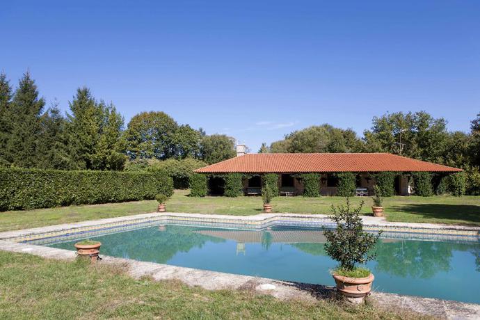 Imagen de la piscina del Hotel Pazo De Brandeso and Country Club. Foto 10