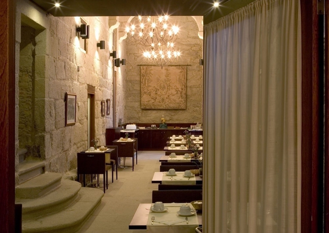 Imagen del bar/restaurante del Hotel Pazo De Lestrove By Pousadas De Compostela. Foto 2