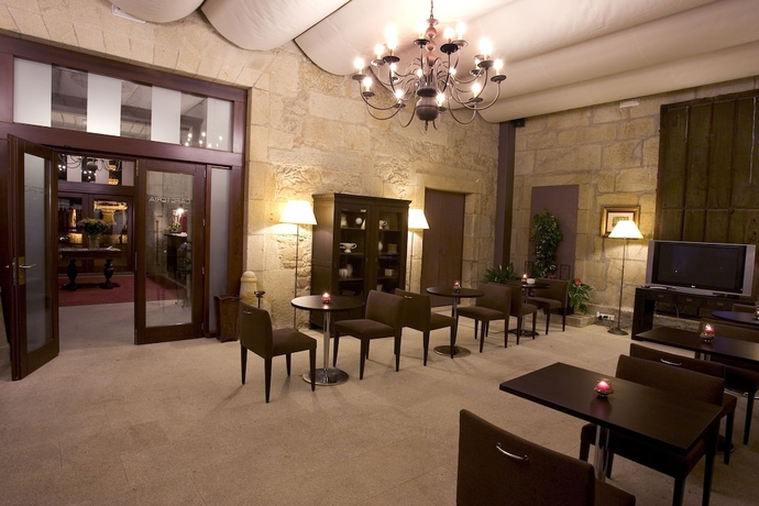 Imagen del bar/restaurante del Hotel Pazo De Lestrove By Pousadas De Compostela. Foto 7