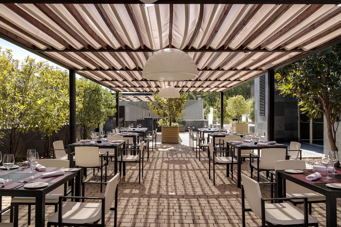 Imagen del bar/restaurante del Hotel Pcm Forum Alcalá. Foto 2