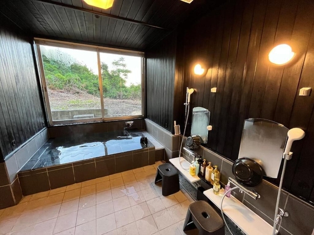 Imagen de la piscina del Hotel Peace INN Hagi. Foto 16