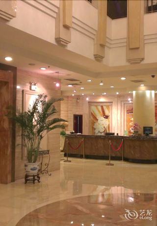 Imagen de los interiores del Hotel Peace International Hotel - Shangrao. Foto 19