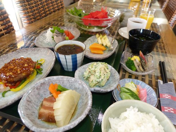 Imagen del bar/restaurante del Hotel Peace Island Taketomijima. Foto 3